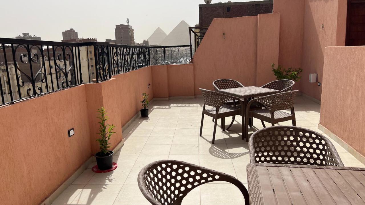 Pyramids Road Guest House Cozy Rooms And Rooftop Breakfast With The Pyramids View Nazlet el-Sîsi Exterior photo