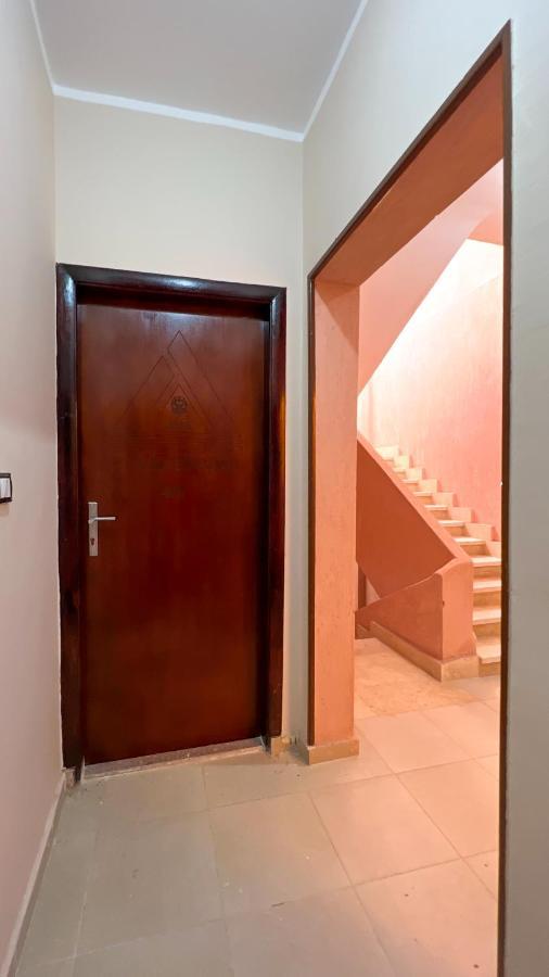 Pyramids Road Guest House Cozy Rooms And Rooftop Breakfast With The Pyramids View Nazlet el-Sîsi Exterior photo