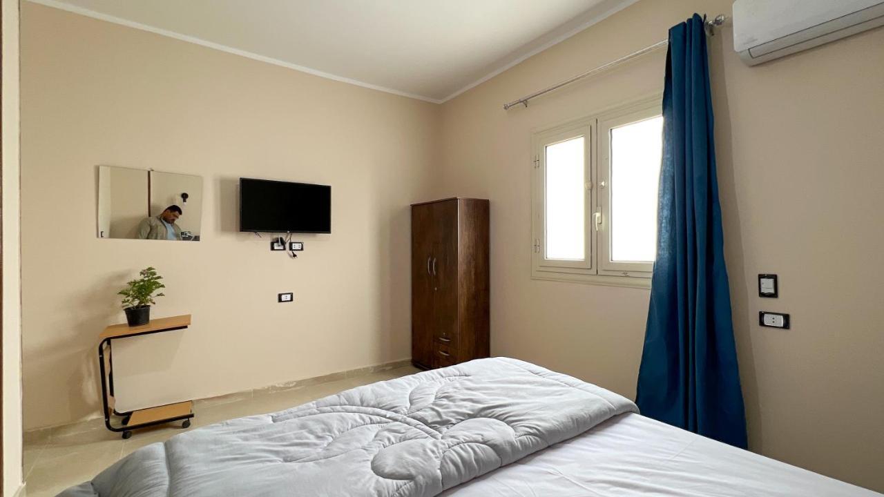 Pyramids Road Guest House Cozy Rooms And Rooftop Breakfast With The Pyramids View Nazlet el-Sîsi Exterior photo