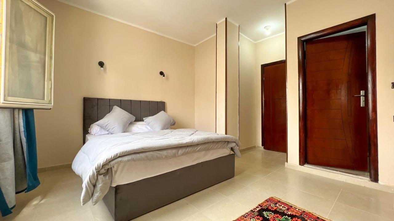 Pyramids Road Guest House Cozy Rooms And Rooftop Breakfast With The Pyramids View Nazlet el-Sîsi Exterior photo