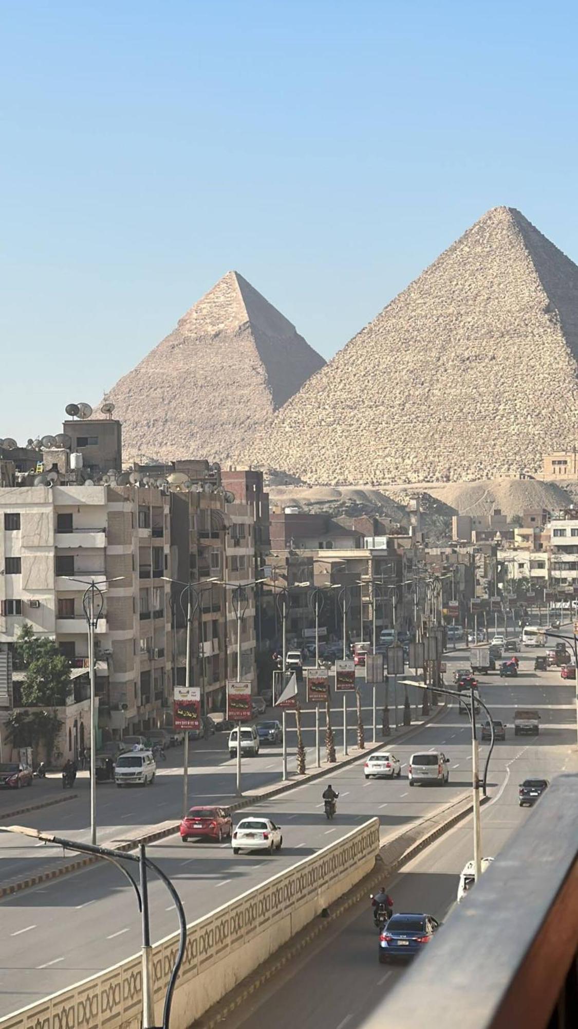 Pyramids Road Guest House Cozy Rooms And Rooftop Breakfast With The Pyramids View Nazlet el-Sîsi Exterior photo