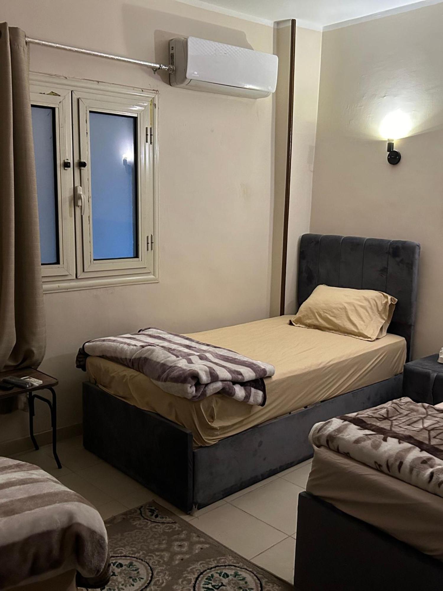 Pyramids Road Guest House Cozy Rooms And Rooftop Breakfast With The Pyramids View Nazlet el-Sîsi Exterior photo