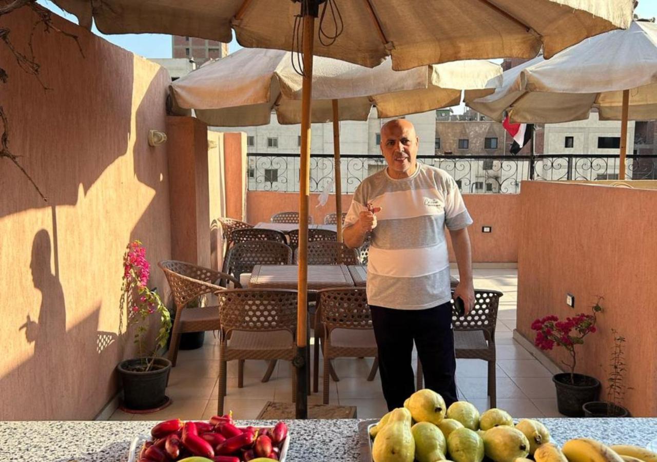 Pyramids Road Guest House Cozy Rooms And Rooftop Breakfast With The Pyramids View Nazlet el-Sîsi Exterior photo